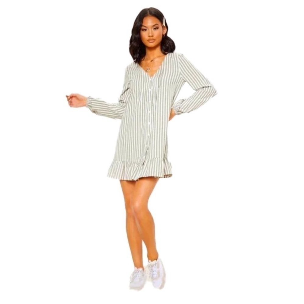 ❤️ 🆕 PRETTY LITTLE THING Sage Green
Stripe Pleated Button Through Smock Dress